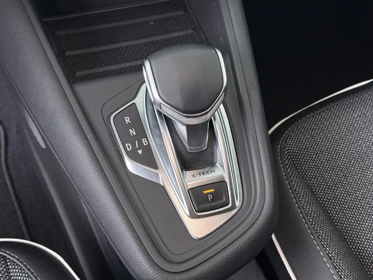 E-TECH plug-in hybrid 160 Intens | SoH 95% | Parkeercamera | Apple Carplay/Android Auto | Trekhaak |