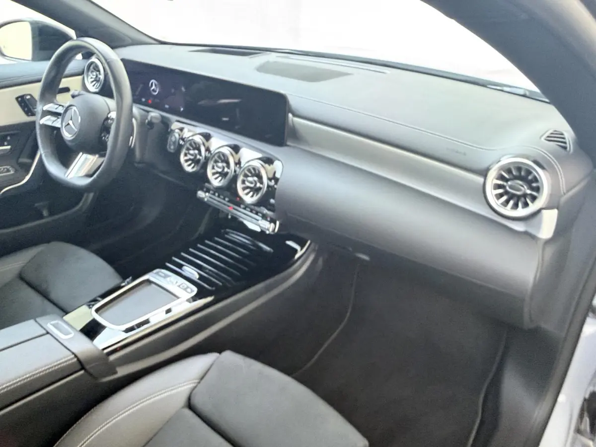 180 Business Solution AMG Premium Plus /Panoramadak /Memory /19 Inch /360 Camera /Winterpakket