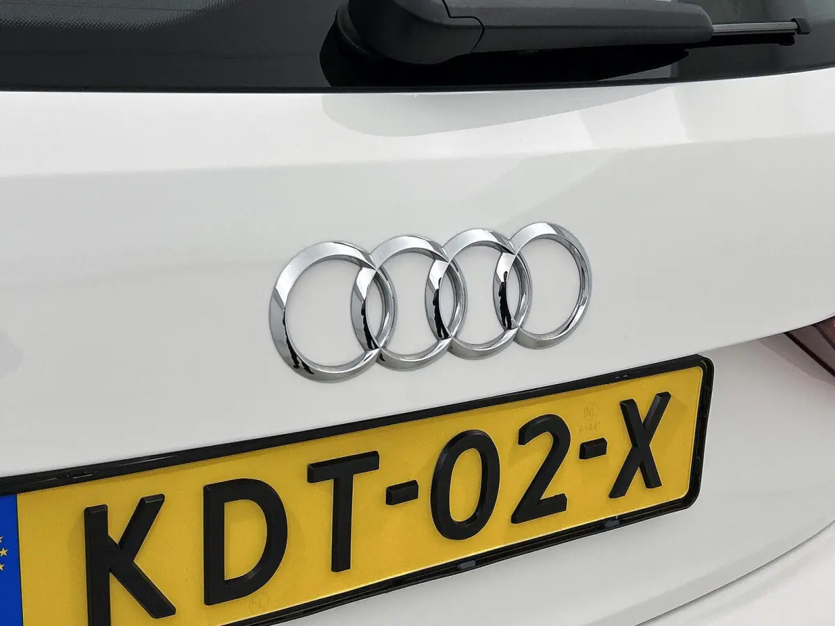 30 TFSI Advanced edition 116 PK | Automaat | Stoelverwarming | Audi smartphone interface | Climate Control | Cruise Control | Lichtmetalen velgen Zwart | LED |