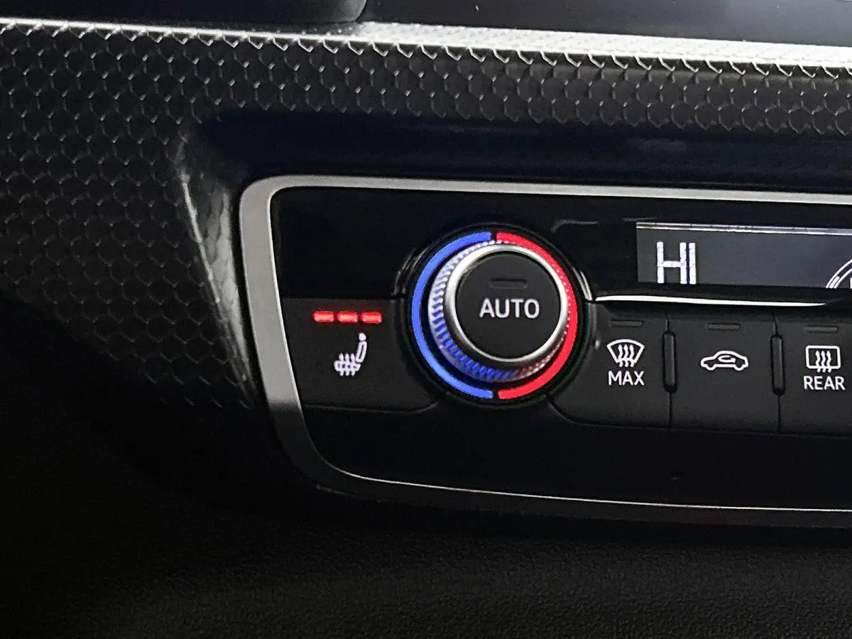30 TFSI Advanced edition 116 PK | Automaat | Stoelverwarming | Audi smartphone interface | Climate Control | Cruise Control | Lichtmetalen velgen Zwart | LED |