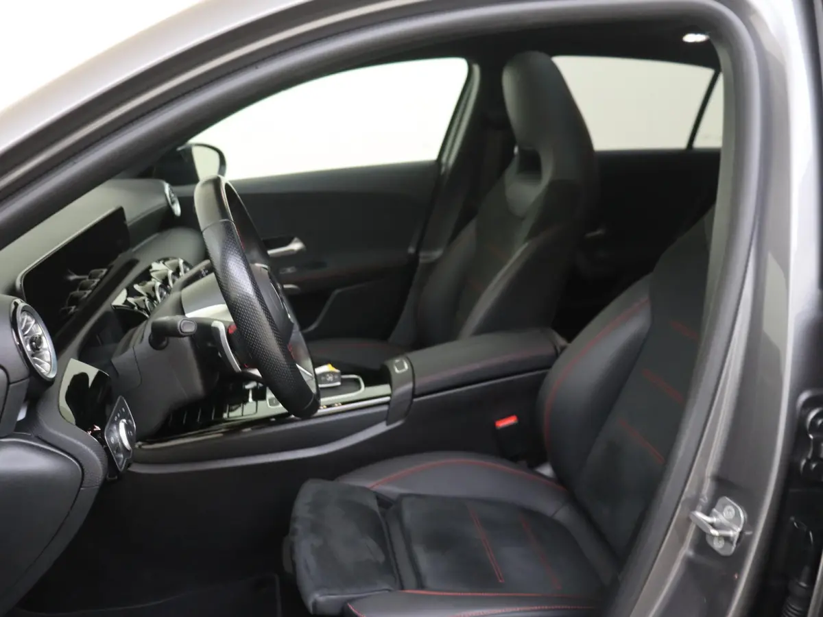 250 e Star Edition LIMITED /Panoramadak /19 Inch /CarPlay /Night-Pakket
