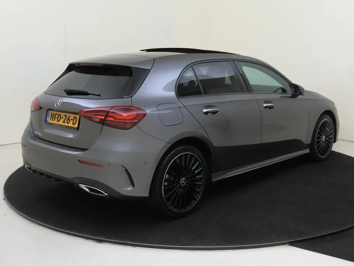 250 e Star Edition LIMITED /Panoramadak /19 Inch /CarPlay /Night-Pakket
