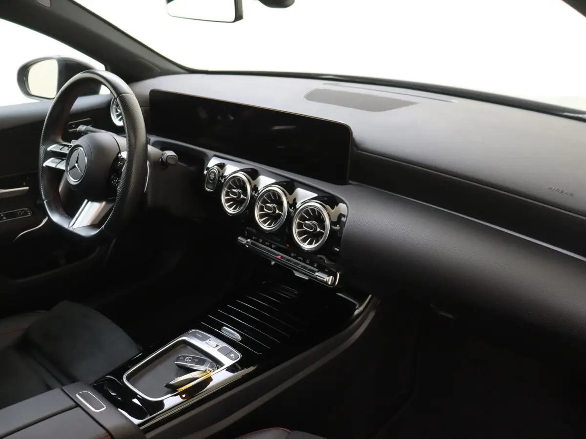 250 e Star Edition LIMITED /Panoramadak /19 Inch /CarPlay /Night-Pakket