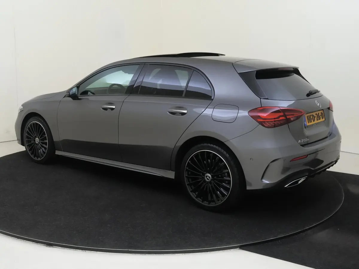 250 e Star Edition LIMITED /Panoramadak /19 Inch /CarPlay /Night-Pakket