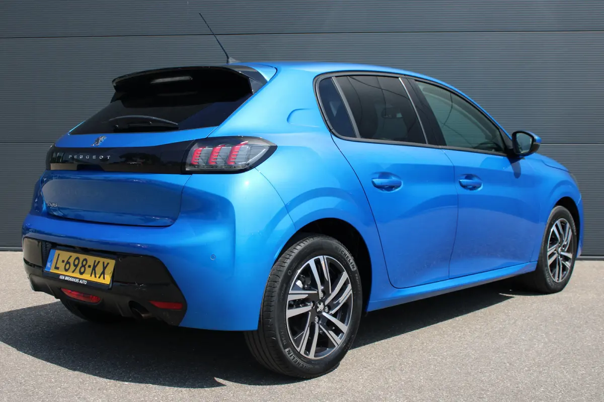 1.2 PureTech Allure Pack | Navigatie | Camera | 3D Instrumentenpaneel | 1e Eigenaar | NL auto | 72.000km |