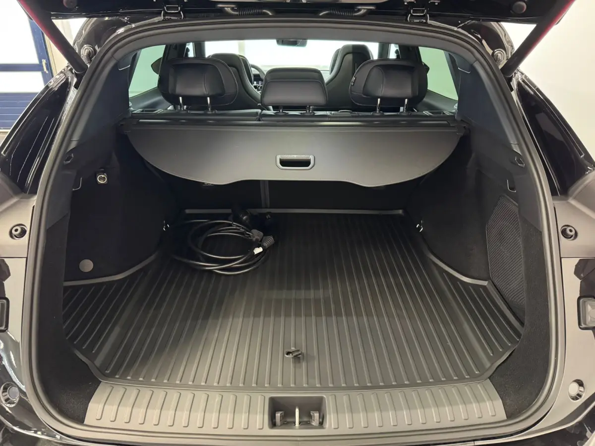 1.5 More HEICO SPORTIV | 11 kW lader | Achterbank verwarmd | Airco separaat achter
