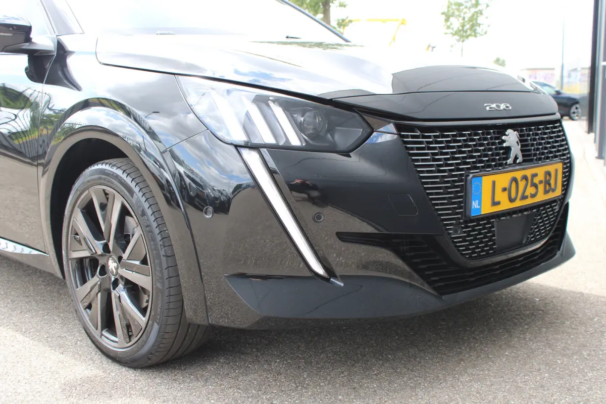 1.2 PureTech GT Pack | Navigatie | Camera | Panoramadak | Stoelverwarming | Black Pack | Alcantara | NL auto |