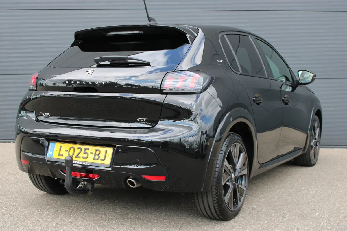 1.2 PureTech GT Pack | Navigatie | Camera | Panoramadak | Stoelverwarming | Black Pack | Alcantara | NL auto |