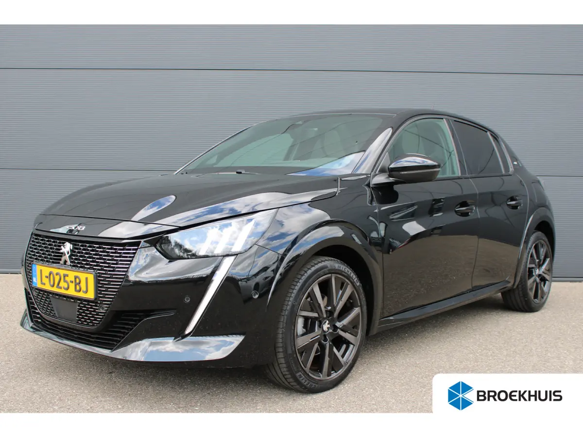 1.2 PureTech GT Pack | Navigatie | Camera | Panoramadak | Stoelverwarming | Black Pack | Alcantara | NL auto |