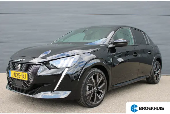 1.2 PureTech GT Pack | Navigatie | Camera | Panoramadak | Stoelverwarming | Black Pack | Alcantara | NL auto |
