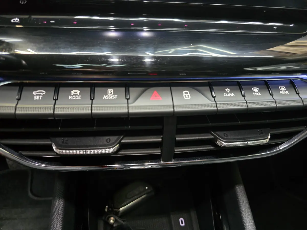 1.4 TSI iV PHEV Business Edition Plus Pano Leder Camera Navi 19"LM