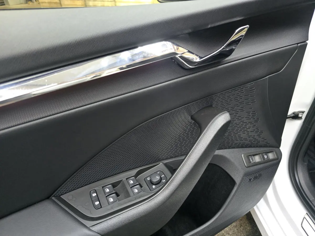 1.4 TSI iV PHEV Business Edition Plus Pano Leder Camera Navi 19"LM
