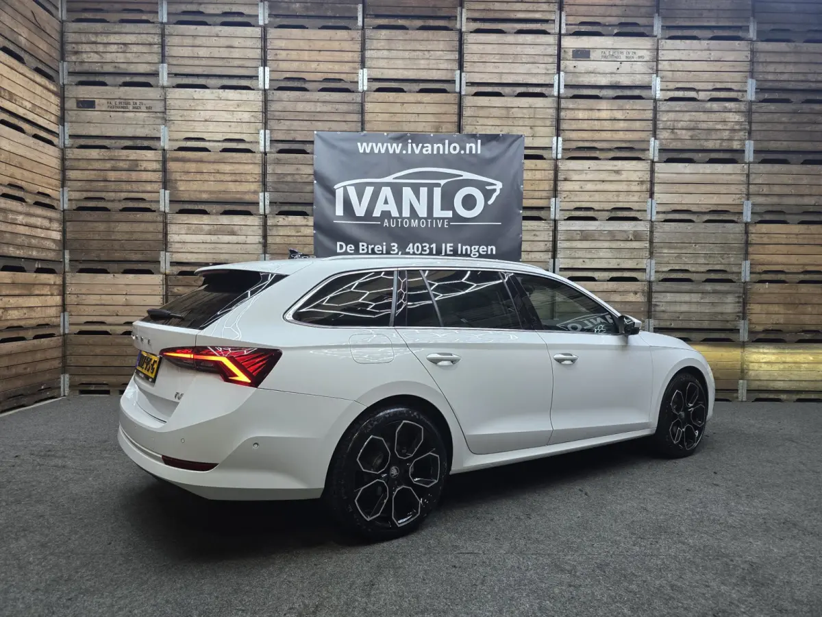 1.4 TSI iV PHEV Business Edition Plus Pano Leder Camera Navi 19"LM