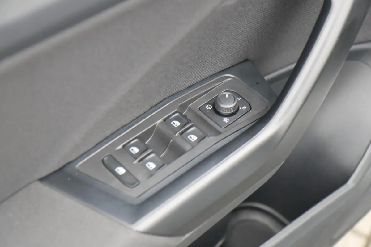 1.0 TSI 110pk Life | Achteruitrijcamera | Cruise Control adaptief | Navigatie | App Connect |