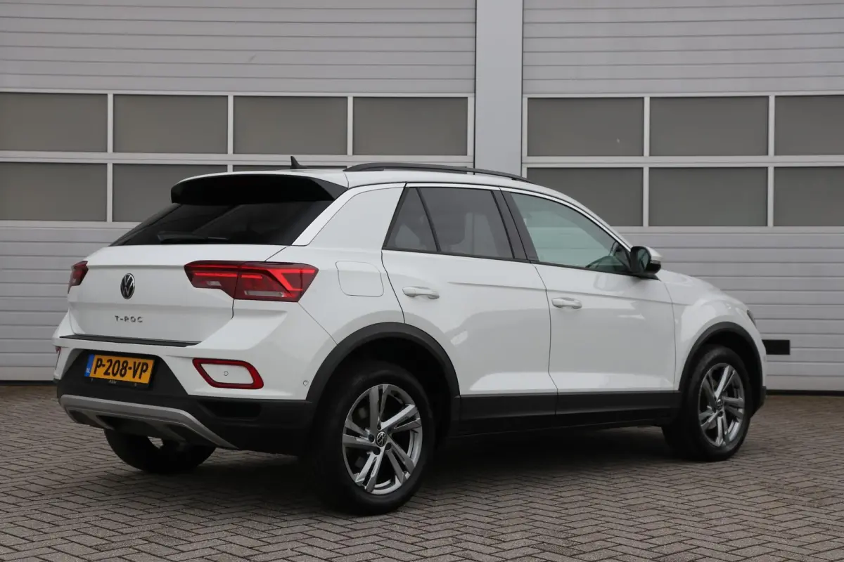 1.0 TSI 110pk Life | Achteruitrijcamera | Cruise Control adaptief | Navigatie | App Connect |