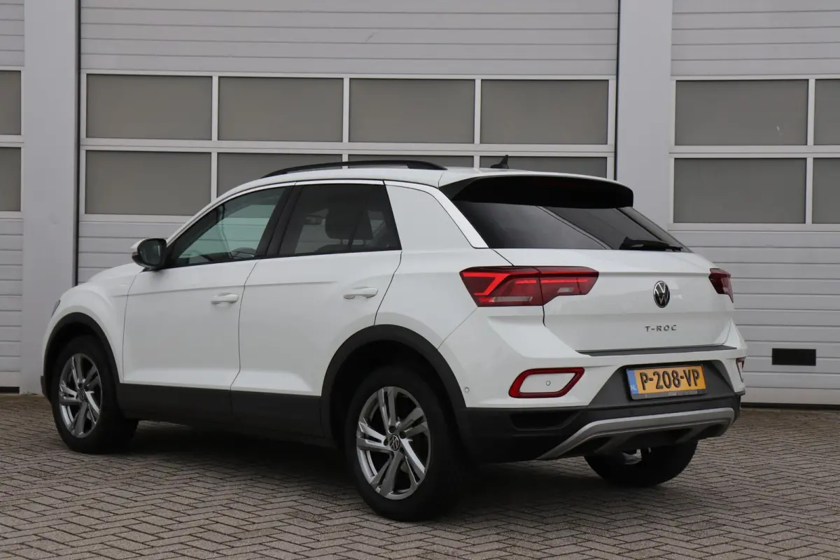 1.0 TSI 110pk Life | Achteruitrijcamera | Cruise Control adaptief | Navigatie | App Connect |