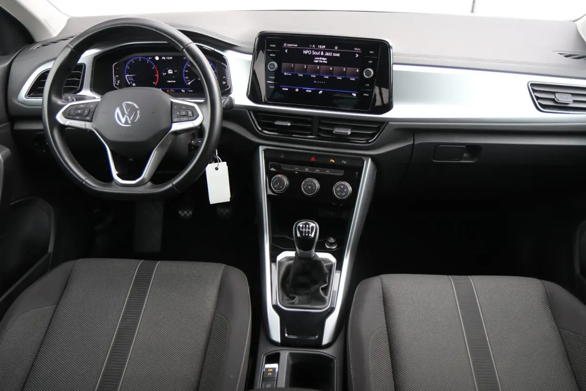 1.0 TSI 110pk Life | Achteruitrijcamera | Cruise Control adaptief | Navigatie | App Connect |