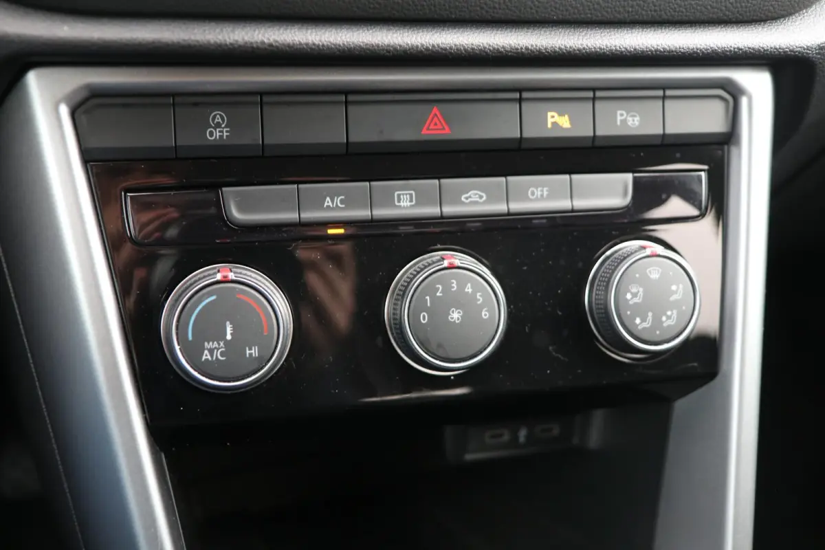 1.0 TSI 110pk Life | Achteruitrijcamera | Cruise Control adaptief | Navigatie | App Connect |