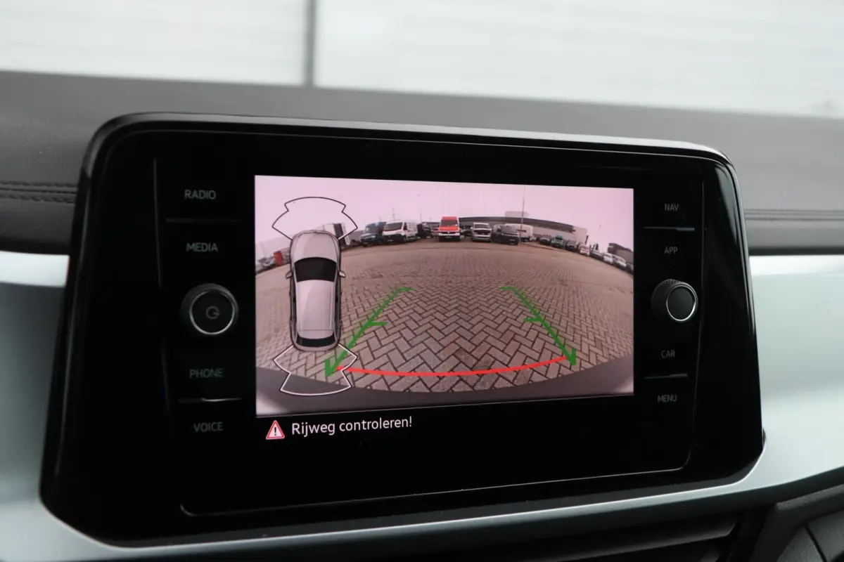 1.0 TSI 110pk Life | Achteruitrijcamera | Cruise Control adaptief | Navigatie | App Connect |