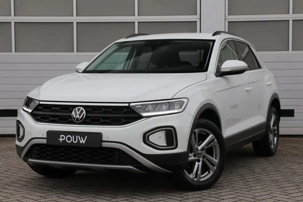 1.0 TSI 110pk Life | Achteruitrijcamera | Cruise Control adaptief | Navigatie | App Connect |