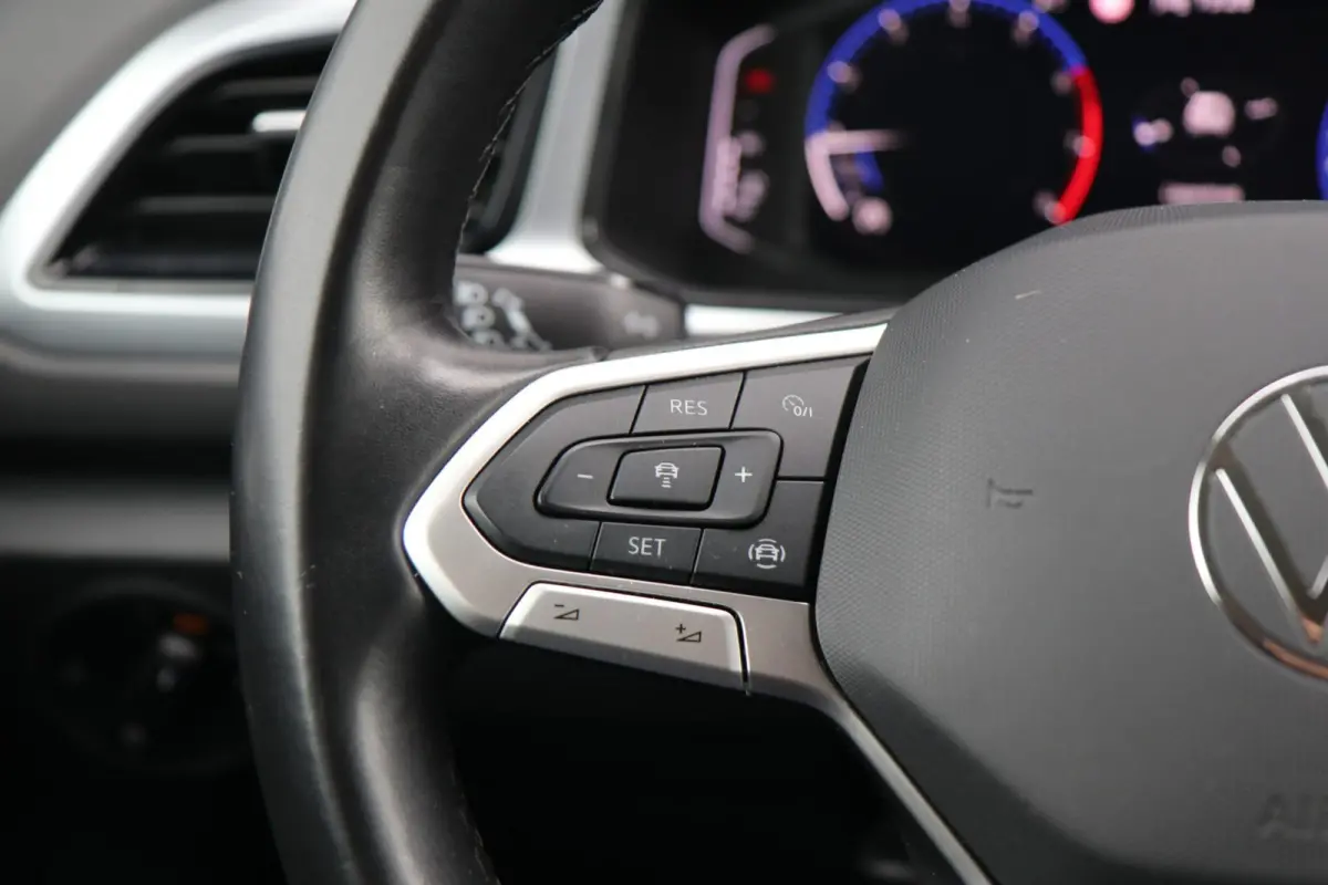1.0 TSI 110pk Life | Achteruitrijcamera | Cruise Control adaptief | Navigatie | App Connect |