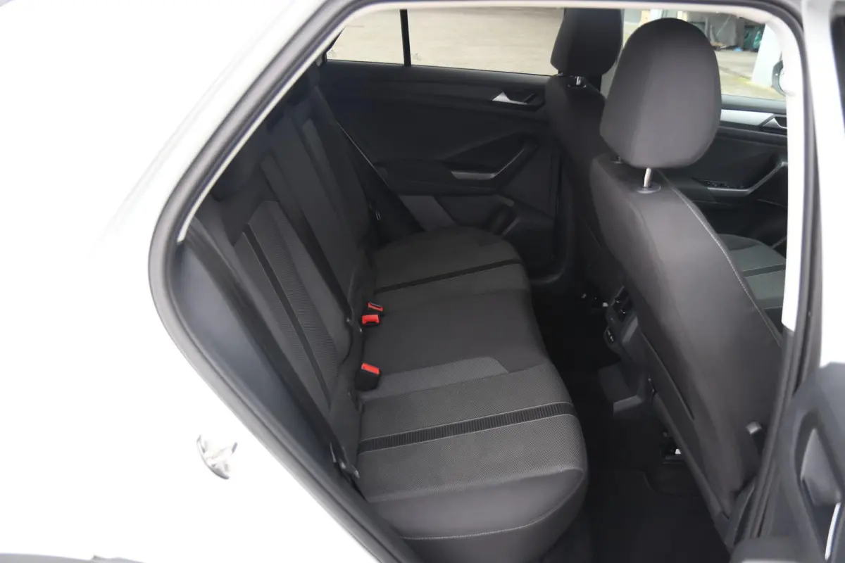 1.0 TSI 110pk Life | Achteruitrijcamera | Cruise Control adaptief | Navigatie | App Connect |