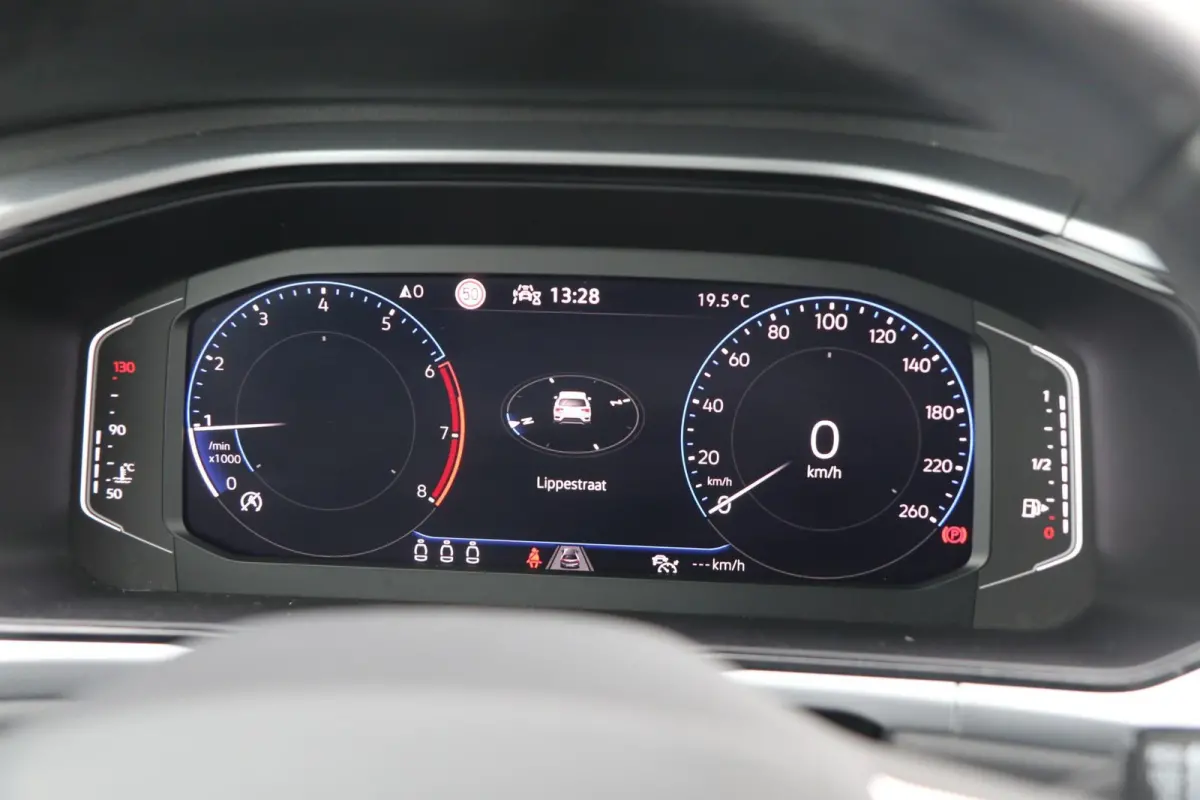 1.0 TSI 110pk Life | Achteruitrijcamera | Cruise Control adaptief | Navigatie | App Connect |