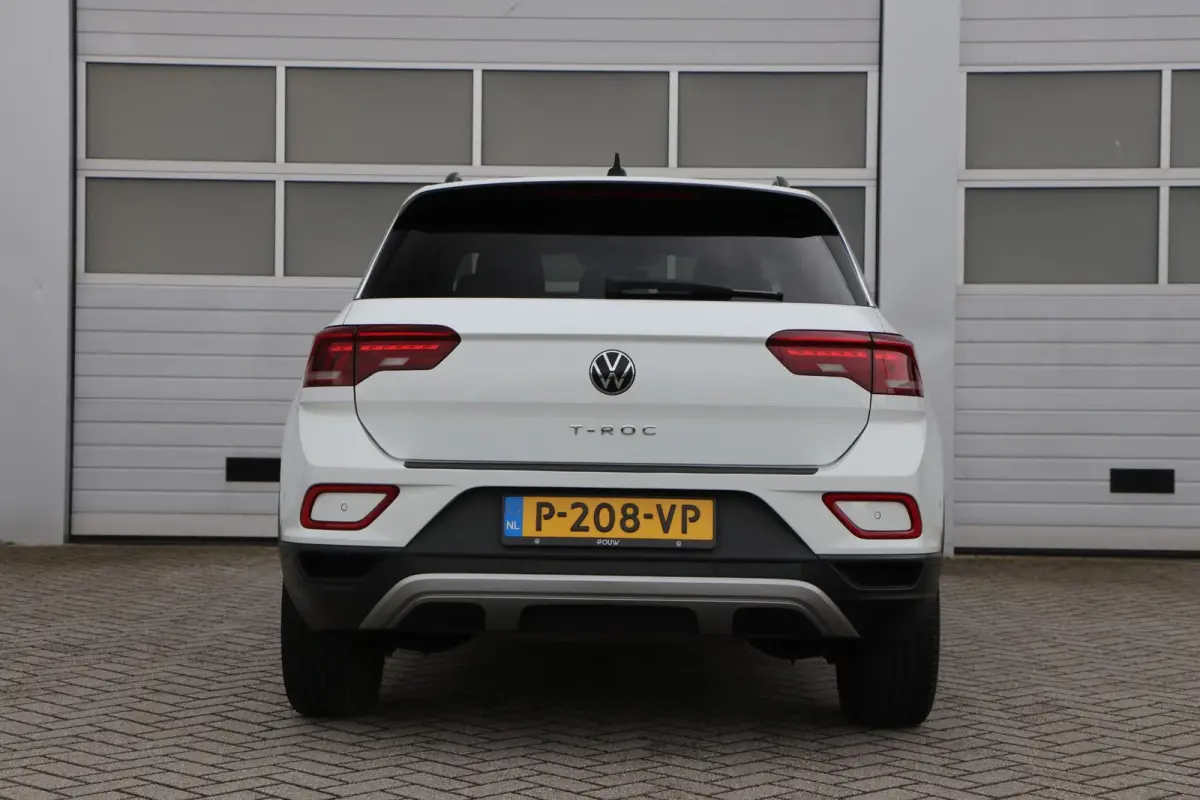 1.0 TSI 110pk Life | Achteruitrijcamera | Cruise Control adaptief | Navigatie | App Connect |