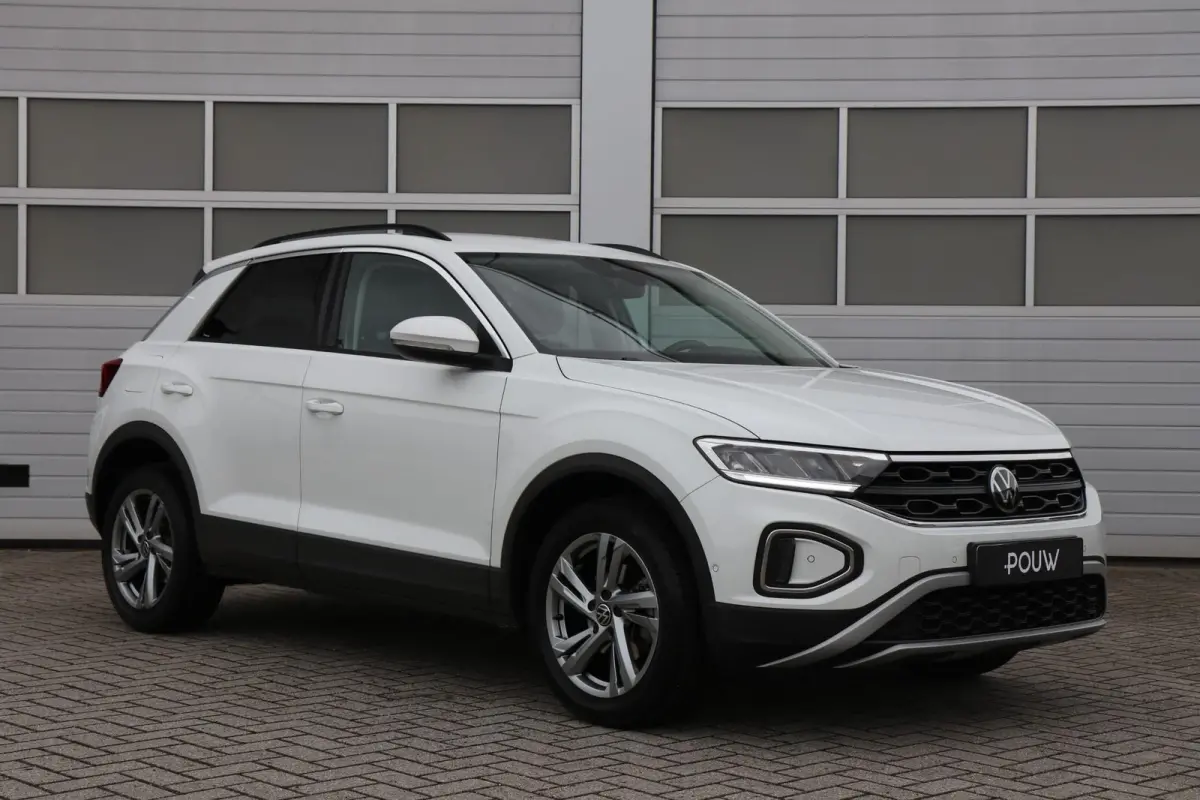 1.0 TSI 110pk Life | Achteruitrijcamera | Cruise Control adaptief | Navigatie | App Connect |