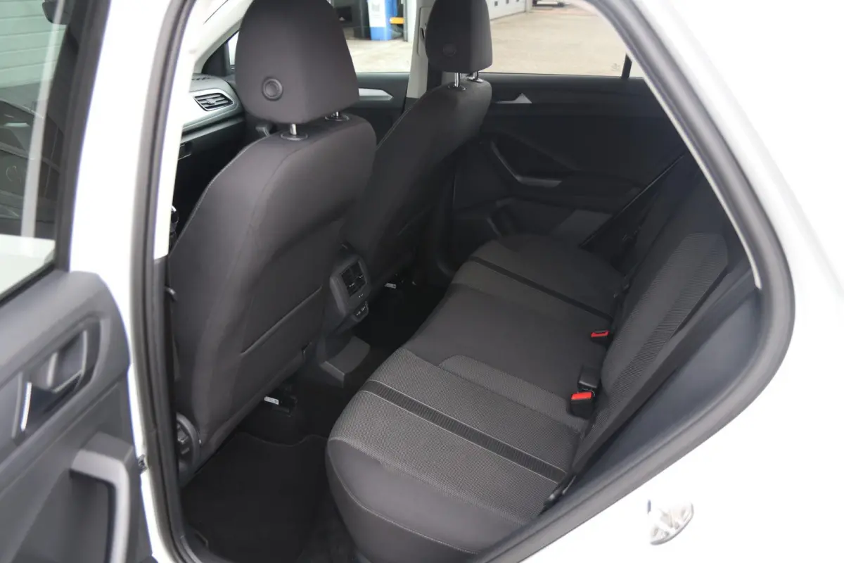 1.0 TSI 110pk Life | Achteruitrijcamera | Cruise Control adaptief | Navigatie | App Connect |