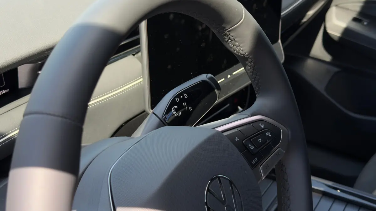 77kWh 286pk Limited Edition Plus | Trekhaak | 360 Camera | Head-up | Stoelverwarming & Massage | Stuurverwarming | Black Pakket