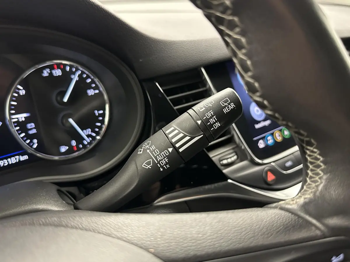 1.2 Business Elegance CARPLAY NAVI CRUISE ECC CRUISE LM.