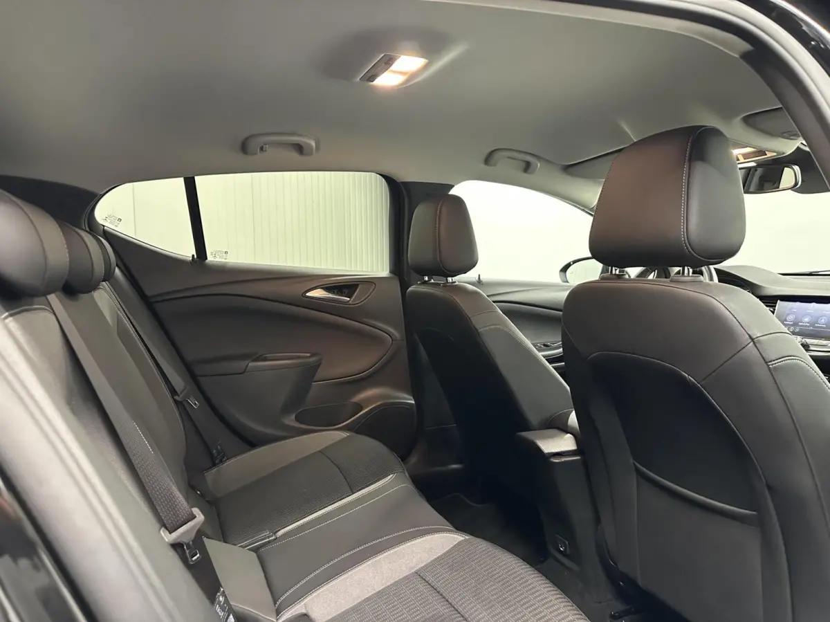 1.2 Business Elegance CARPLAY NAVI CRUISE ECC CRUISE LM.
