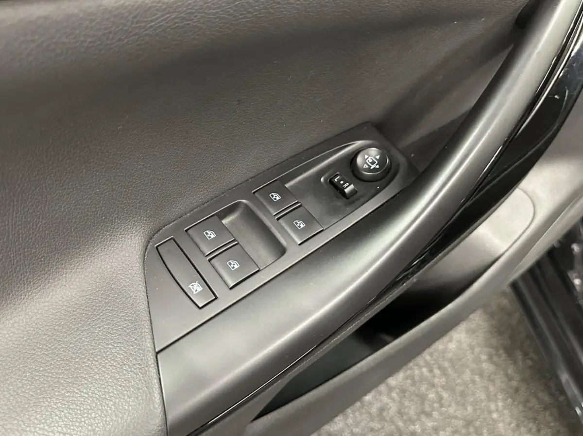 1.2 Business Elegance CARPLAY NAVI CRUISE ECC CRUISE LM.