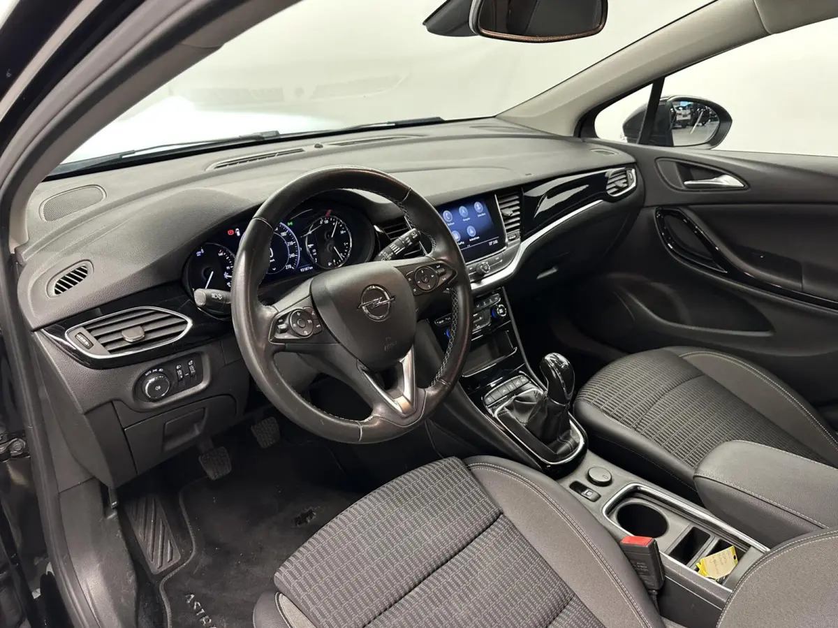 1.2 Business Elegance CARPLAY NAVI CRUISE ECC CRUISE LM.