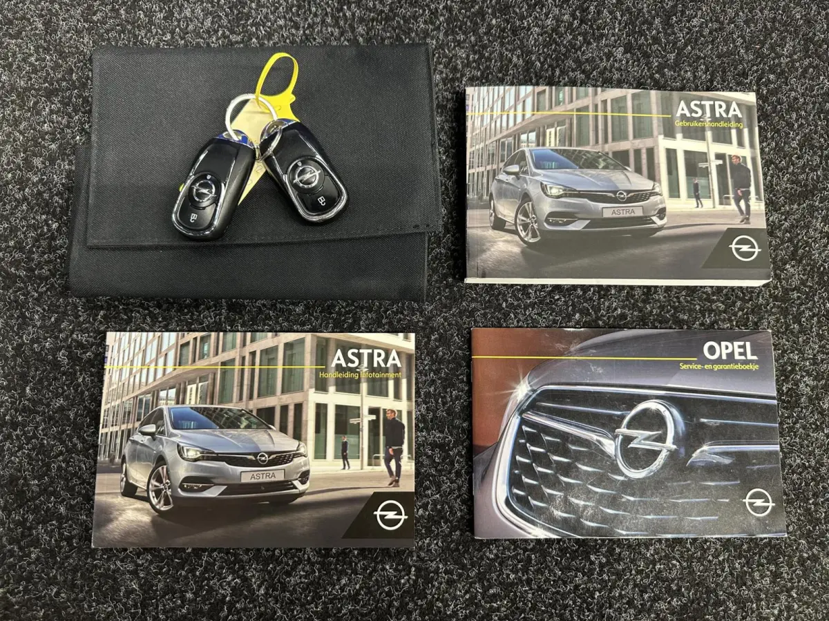1.2 Business Elegance CARPLAY NAVI CRUISE ECC CRUISE LM.