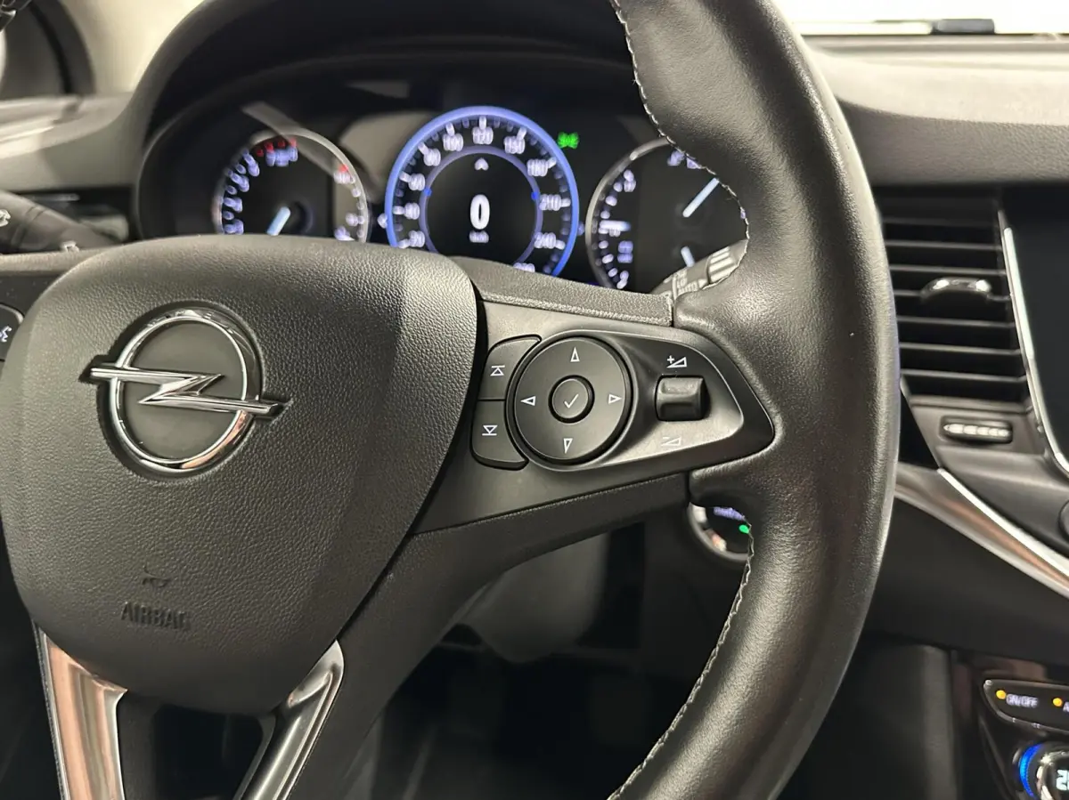 1.2 Business Elegance CARPLAY NAVI CRUISE ECC CRUISE LM.