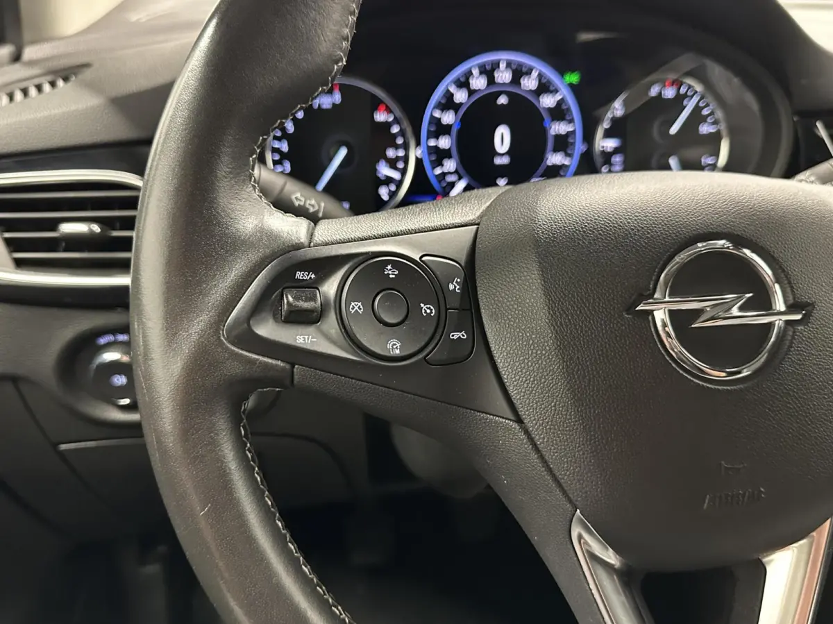 1.2 Business Elegance CARPLAY NAVI CRUISE ECC CRUISE LM.