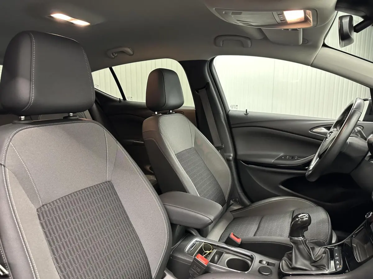 1.2 Business Elegance CARPLAY NAVI CRUISE ECC CRUISE LM.