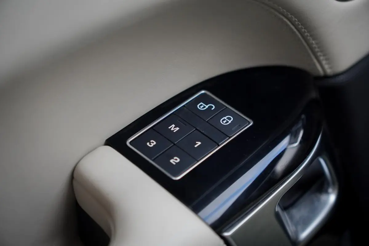 4.4 SDV8 Autobiography LWB / Pano / Trekhaak / NL Auto