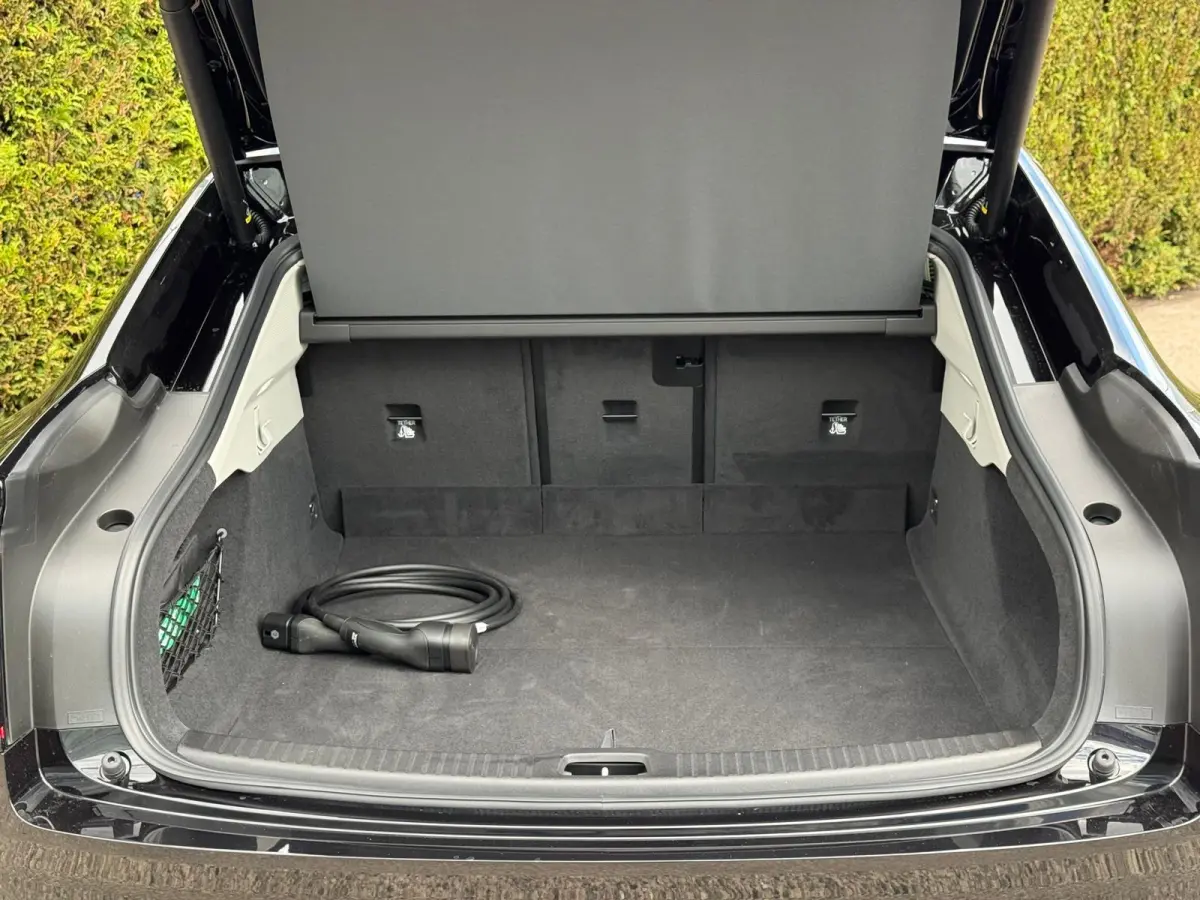 Single Motor Extended Range Ultra 92 kWh | Bowers & Wilkins | Panoramadak | Luchtvering | 22 Inch velgen | Direct Leverbaar! |