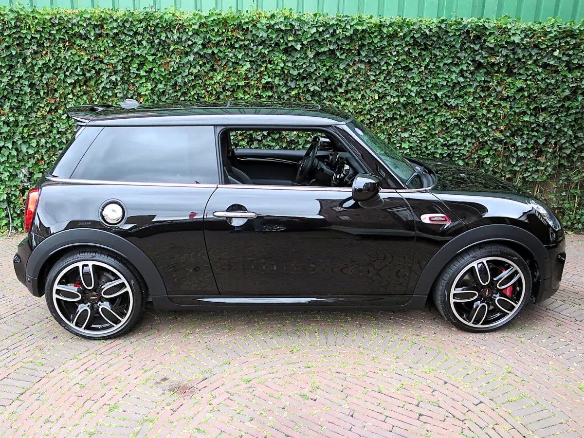John Works 2.0 Chili F56 LCI aut. NL-auto, Pano, DAB, A.camera, digitaal display, 18"