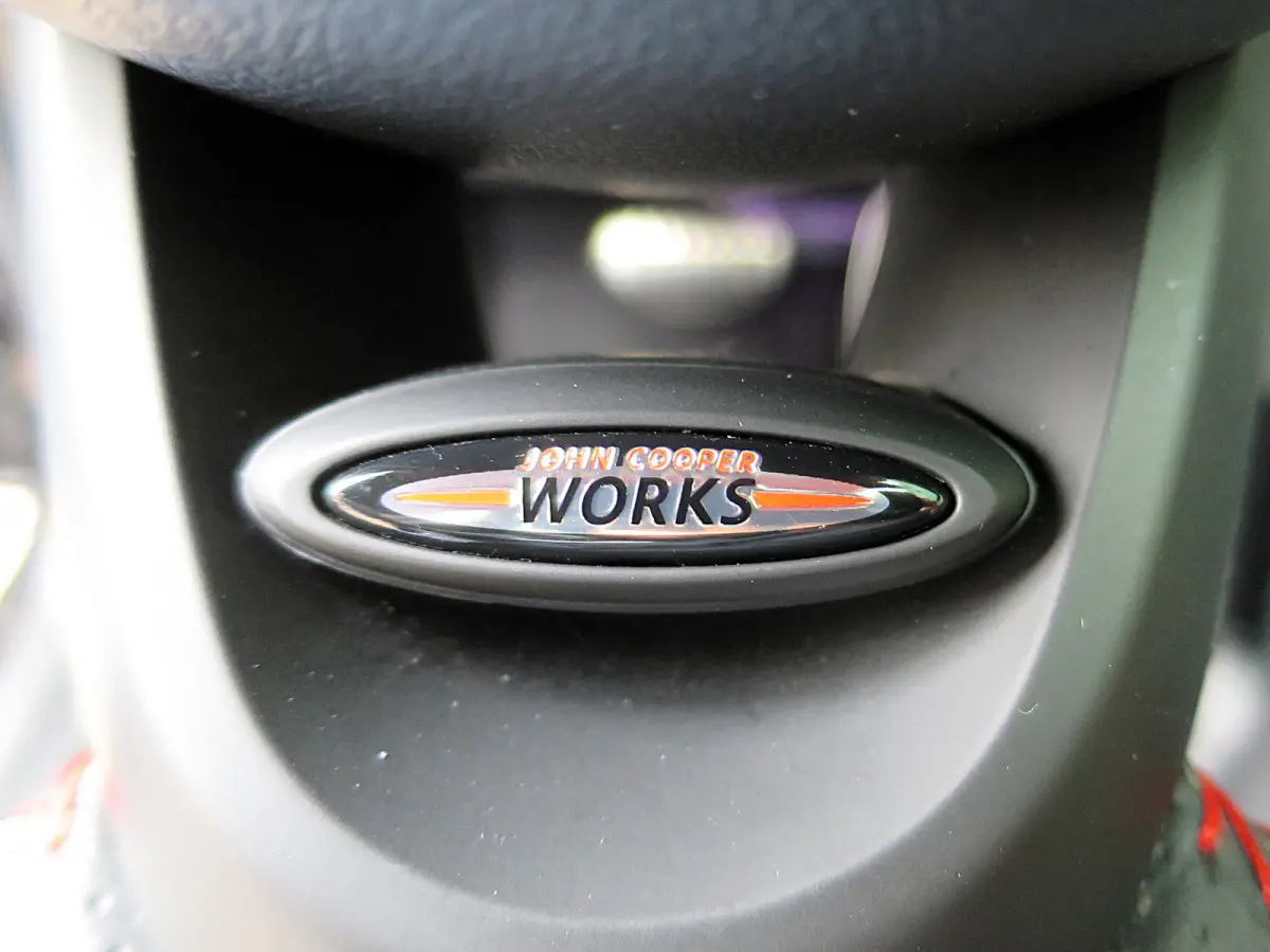John Works 2.0 Chili F56 LCI aut. NL-auto, Pano, DAB, A.camera, digitaal display, 18"