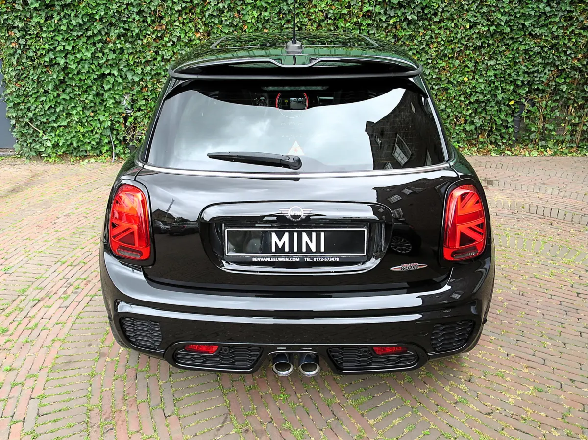 John Works 2.0 Chili F56 LCI aut. NL-auto, Pano, DAB, A.camera, digitaal display, 18"