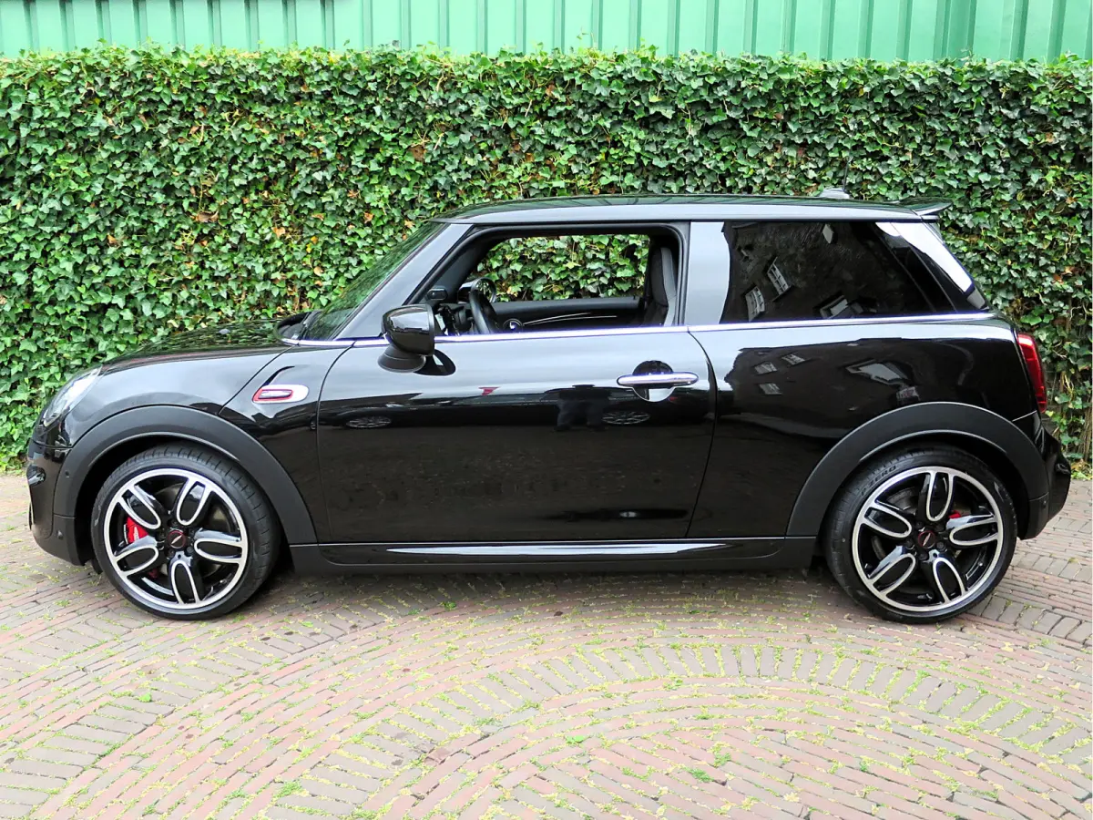 John Works 2.0 Chili F56 LCI aut. NL-auto, Pano, DAB, A.camera, digitaal display, 18"