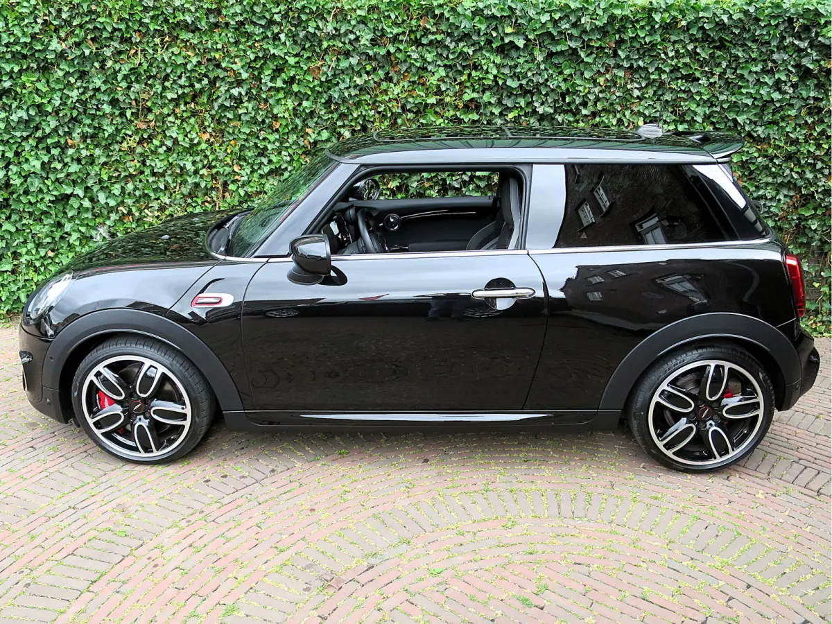 John Works 2.0 Chili F56 LCI aut. NL-auto, Pano, DAB, A.camera, digitaal display, 18"