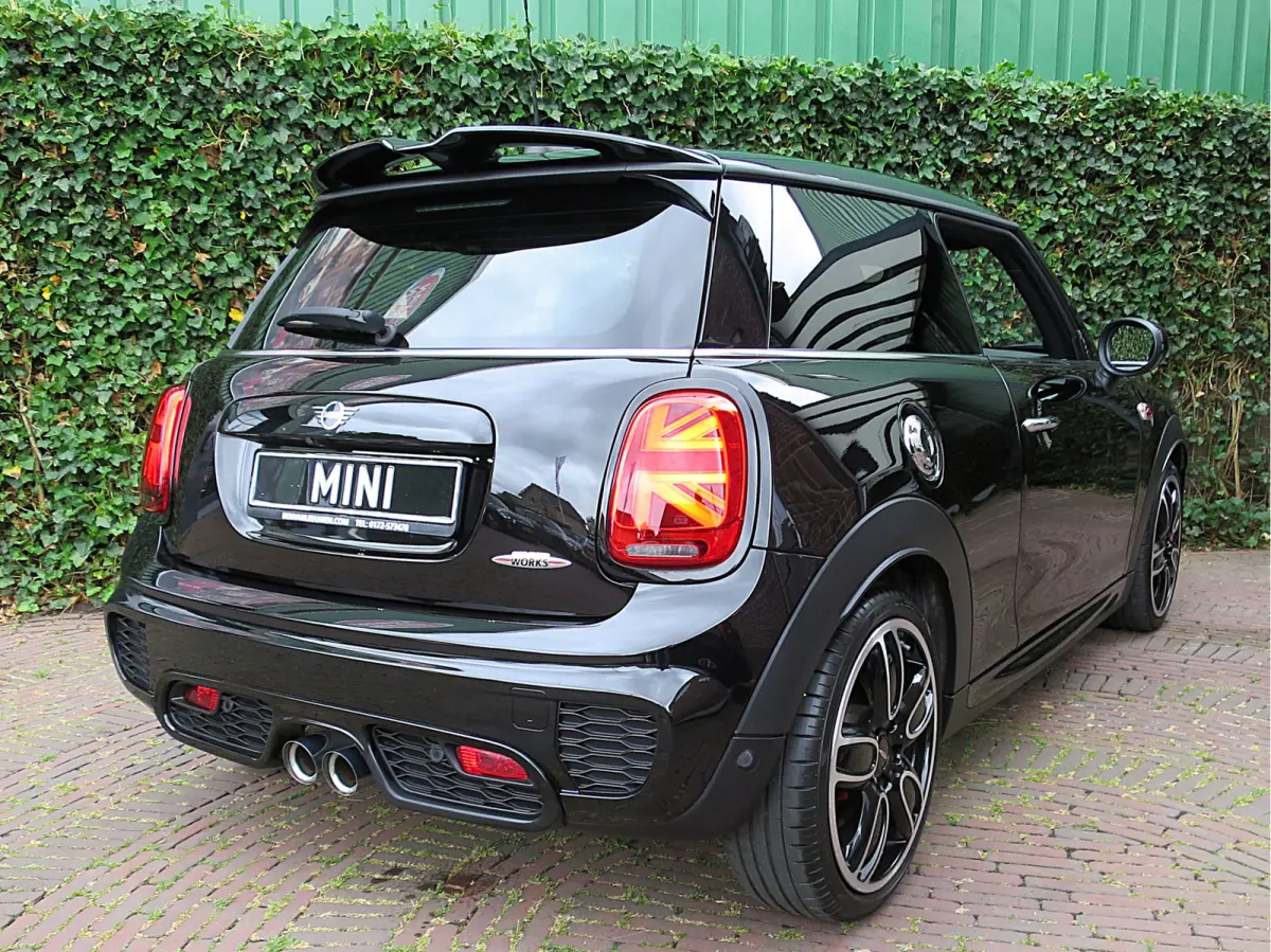 John Works 2.0 Chili F56 LCI aut. NL-auto, Pano, DAB, A.camera, digitaal display, 18"