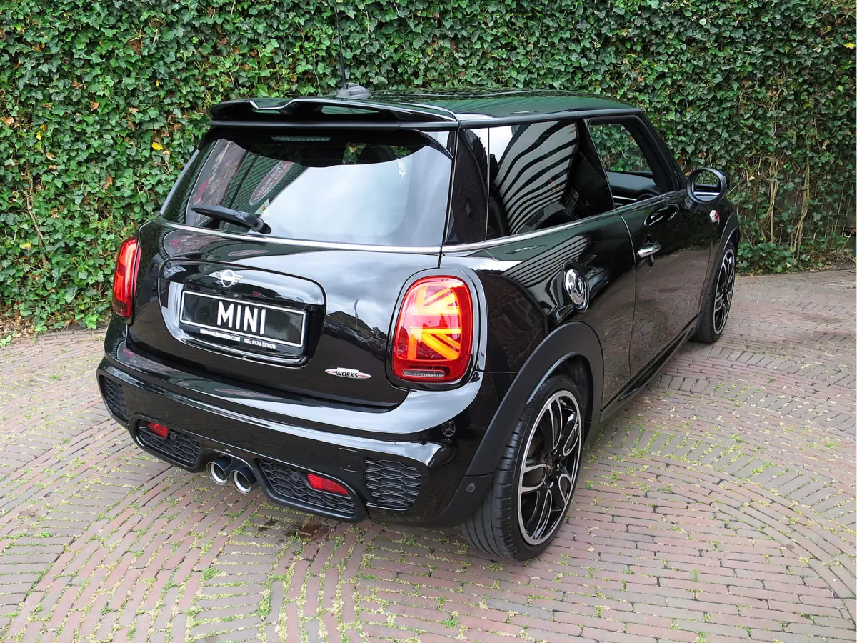 John Works 2.0 Chili F56 LCI aut. NL-auto, Pano, DAB, A.camera, digitaal display, 18"