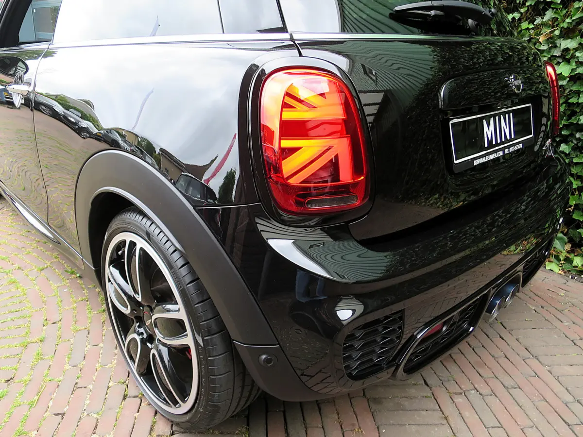 John Works 2.0 Chili F56 LCI aut. NL-auto, Pano, DAB, A.camera, digitaal display, 18"
