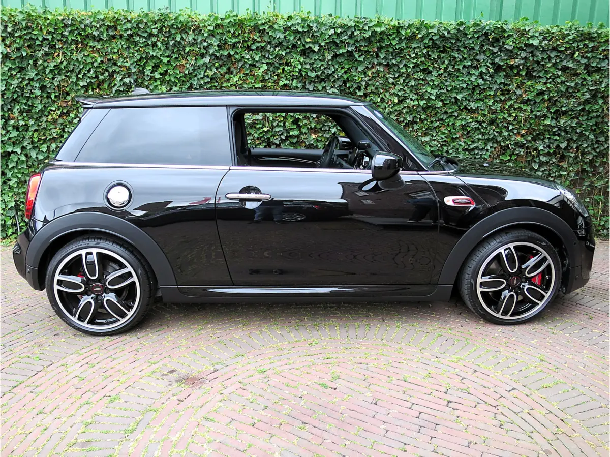 John Works 2.0 Chili F56 LCI aut. NL-auto, Pano, DAB, A.camera, digitaal display, 18"